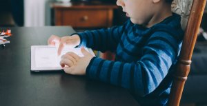 toddler with tablet by kelly sikkema unsplash
