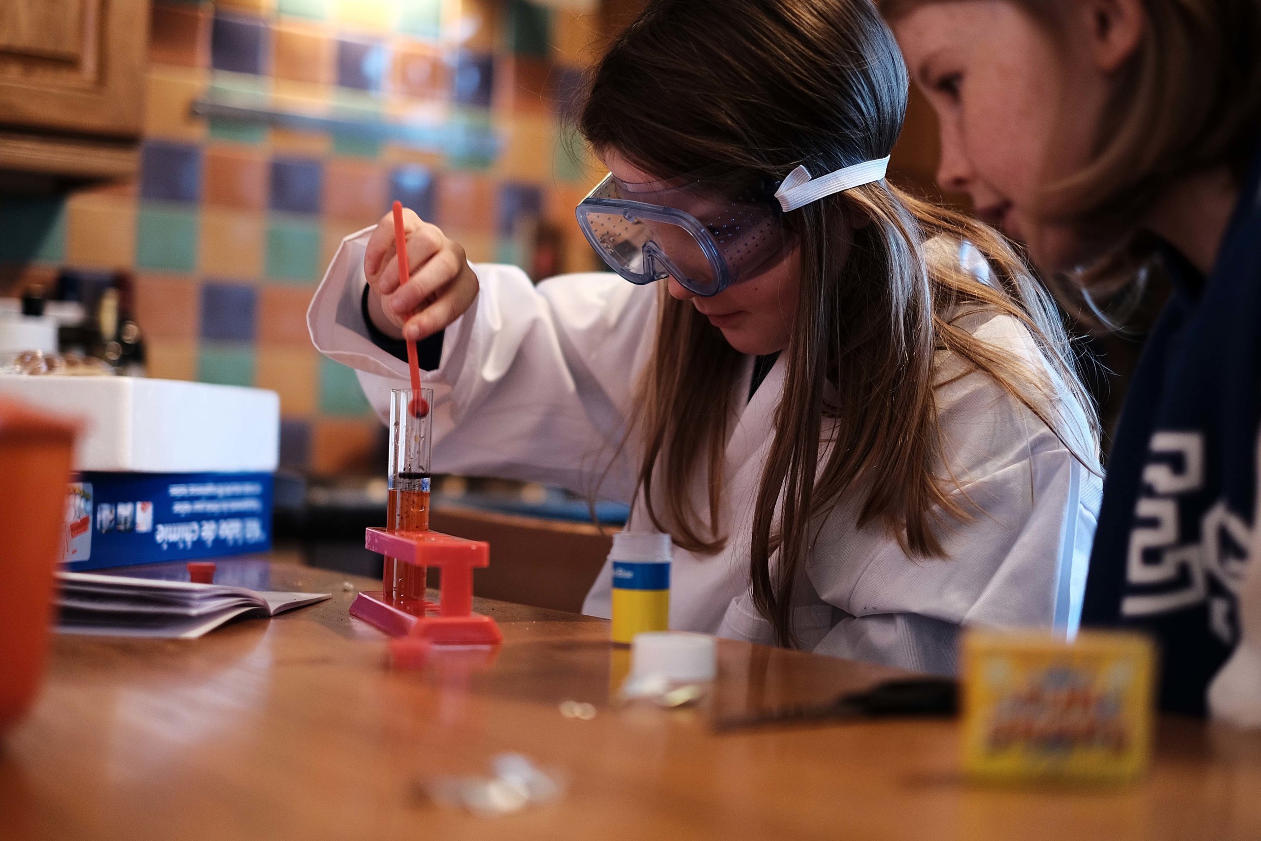 12 Best Chemistry Sets for Teenagers